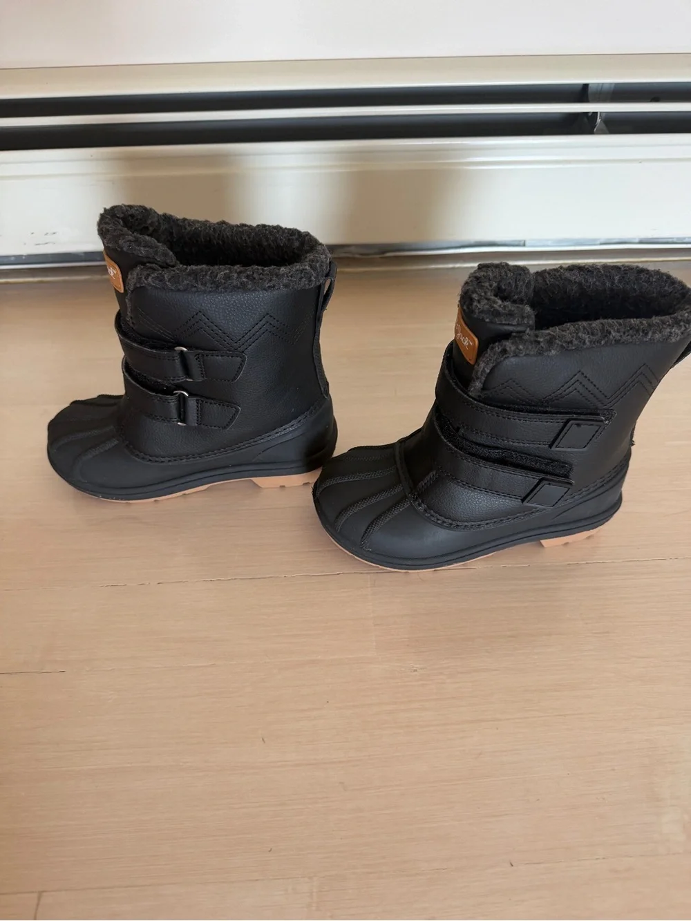 Cat & Jack Black Snowboots 11c kids